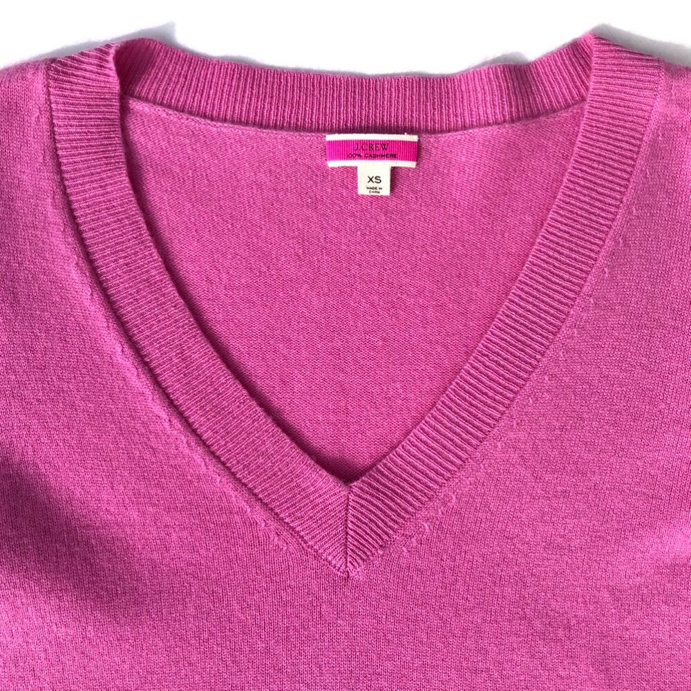 J Crew 100% cashmere V-neck fitted sweater women size XS pink pullover AD465 - Picture 2 of 6